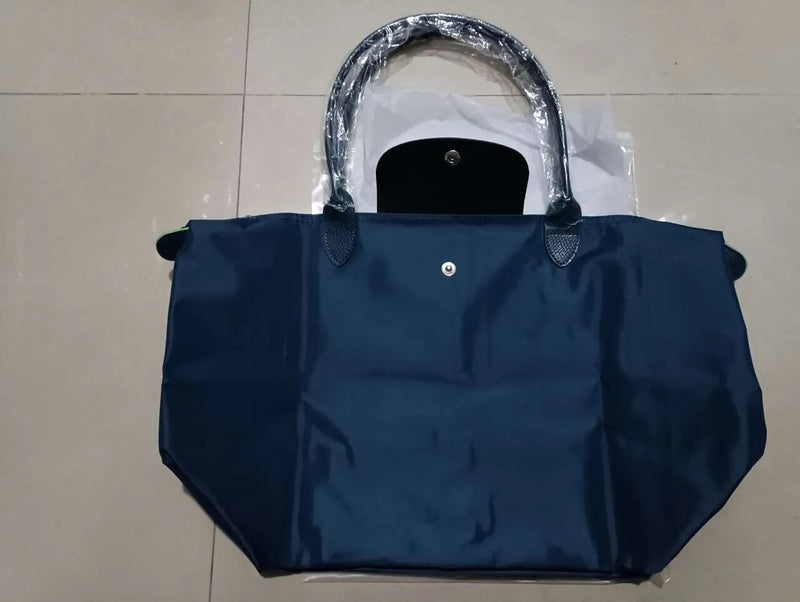 46923482693929|46923482726697|46923482759465